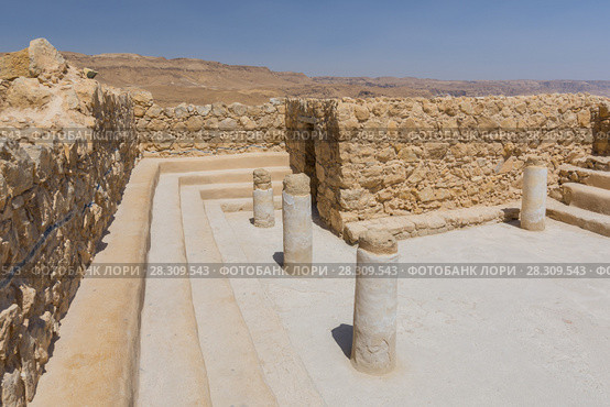 The ancient synagogue in Masada archaeological site on the eastern edge of the Judean Desert in Israel. Стоковое фото, агентство BE&W Photo / Фотобанк Лори