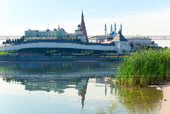 The bank of the river Kazanka with a beautiful view of the Kazan Kremlin. Russia (2022 год). Стоковое фото, фотограф Константин Лабунский / Фотобанк Лори