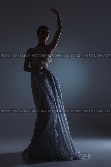 The beautiful ballerina dancing in blue long dress. Стоковое фото, фотограф Volodymyr Melnyk / Smarterpix / Фотобанк Лори