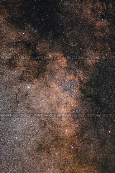 The bright region of the Milky Way known as the Scutum Starcloud, with the Wild Duck Cluster. Стоковое фото, фотограф Alan Dyer/Stocktrek Images / ТАСС / Фотобанк Лори