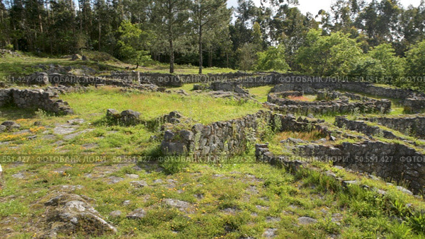 The Castro de Romariz is a fortified settlement dating from the 5th century BC, with occupancy levels up to the first century AD. Romariz - Santa Maria da Feira, Portugal. Стоковое фото, агентство Ingram Publishing / Фотобанк Лори