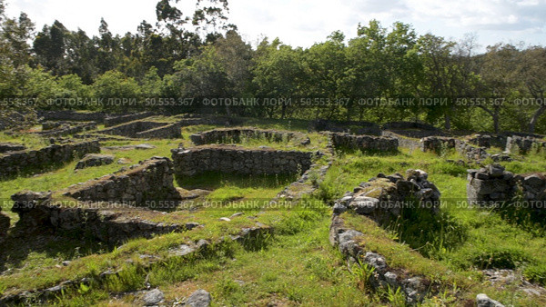 The Castro de Romariz is a fortified settlement dating from the 5th century BC, with occupancy levels up to the first century AD. Romariz - Santa Maria da Feira, Portugal. Стоковое фото, агентство Ingram Publishing / Фотобанк Лори