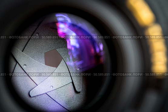 The diaphragm of a camera dslr lens aperture. Стоковое фото, агентство Ingram Publishing / Фотобанк Лори