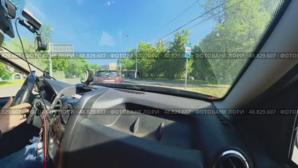 The driver makes a sudden maneuver when driving on city streets. The camera is 360 degrees. Russia. Moscow 05.25. 2025. Стоковое видео, видеограф Ярославский Максим / Фотобанк Лори
