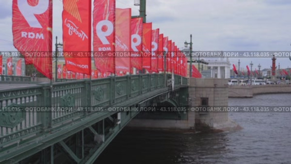 The eastern side of the Grand Palace Bridge on the background of the arrow of Vasilyevsky Island. Russia. St. Petersburg. 05/08/2024. Редакционное видео, видеограф Ярославский Максим / Фотобанк Лори