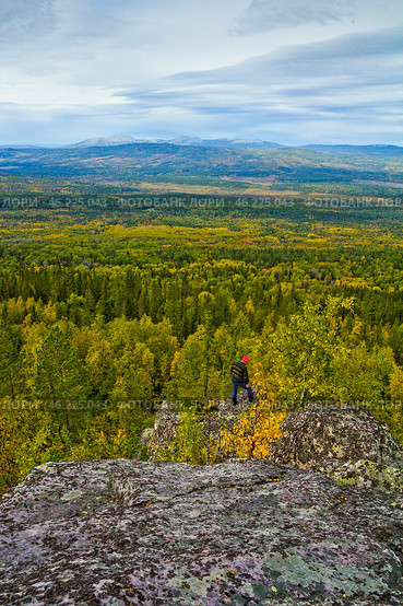 the endless Ural Taiga among the mountains and ridges on a summer day. Стоковое фото, фотограф Акиньшин Владимир / Фотобанк Лори