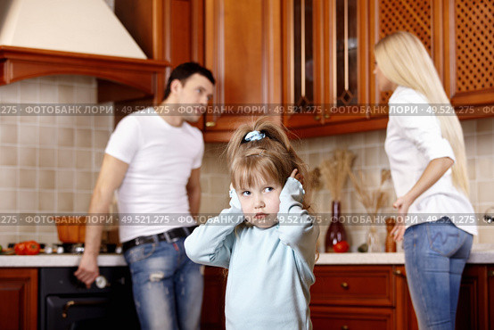 The girl in the foreground at quarrel of parents. Стоковое фото, агентство Ingram Publishing / Фотобанк Лори