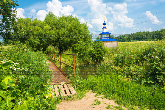 The holy spring of St. Mitrofan of Voronezh, July 04, 2016 near the village of Sidorovskoe, Ivanovo region, Russia. Редакционное фото, фотограф Валерий Смирнов / Фотобанк Лори