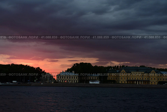 The Menshikov Palace, a Petrine Baroque edifice in Saint Petersburg, Russia, taken across Neva river (2018 год). Стоковое фото, фотограф Анна Кривицкая / Фотобанк Лори