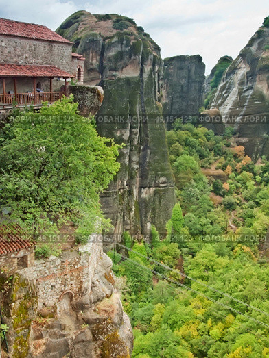 The monasteries on high rock mountain, Meteora, Greece. Стоковое фото, агентство Ingram Publishing / Фотобанк Лори