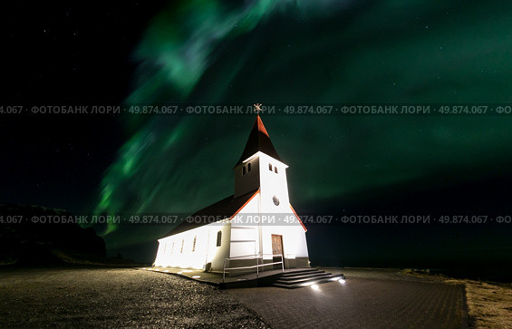 The Northern Light Aurora borealis at Vik Church Iceland. Стоковое фото, агентство Ingram Publishing / Фотобанк Лори