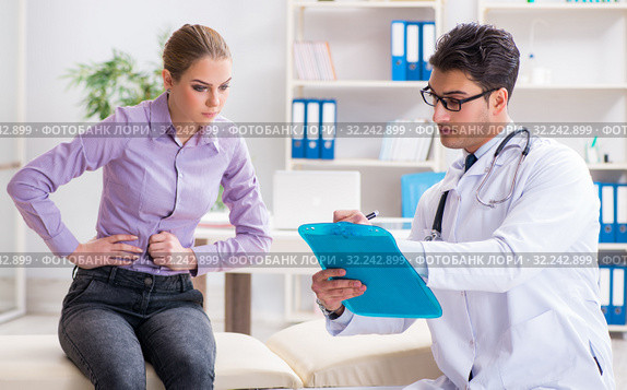 The patient visiting doctor for medical check-up in hospital. Стоковое фото, фотограф Elnur / Фотобанк Лори