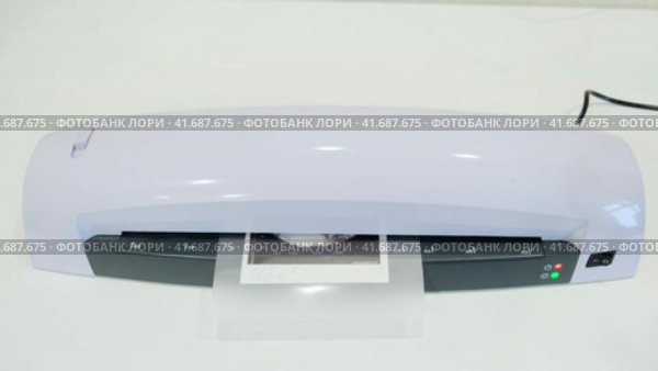 The plastic lamination machine spoils the document. The desktop laminator highlights the ultrasound result. Стоковое видео, видеограф Андрей Журавлев / Фотобанк Лори