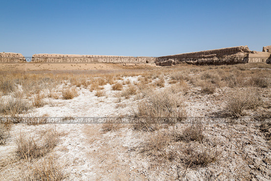 The ruins of fortress Katta Guldursun Qala (2022 год). Стоковое фото, фотограф Юлия Белоусова / Фотобанк Лори
