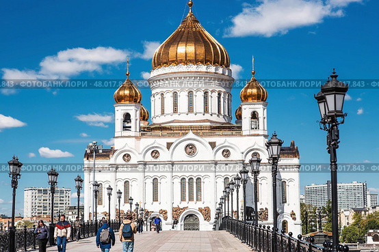 The Russian Orthodox Cathedral. Cathedral of Christ the Savior in Moscow on a sunny day. Russian Federation, Moscow, April 28, 2025.. Редакционное фото, фотограф Photojuli / Фотобанк Лори
