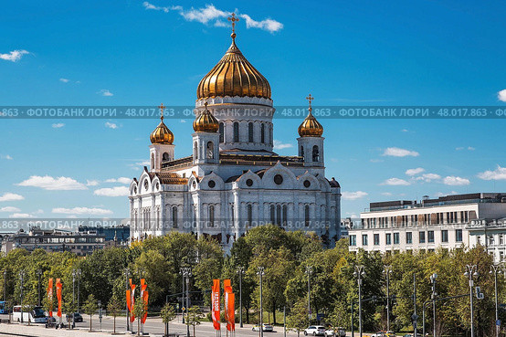 The Russian Orthodox Cathedral. Cathedral of Christ the Savior in Moscow on a sunny day. Russian Federation, Moscow, April 28, 2025.. Редакционное фото, фотограф Photojuli / Фотобанк Лори