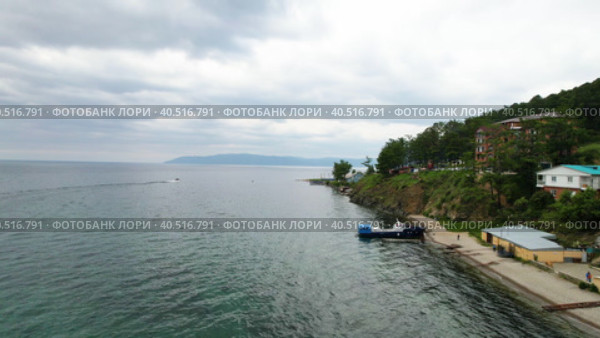 The shore of Lake Baikal near the village of Listvyanka on a summer day. Берег озера Байкал недалеко от деревни Листвянка летним днем. Стоковое видео, видеограф Виктория Тельминова / Фотобанк Лори