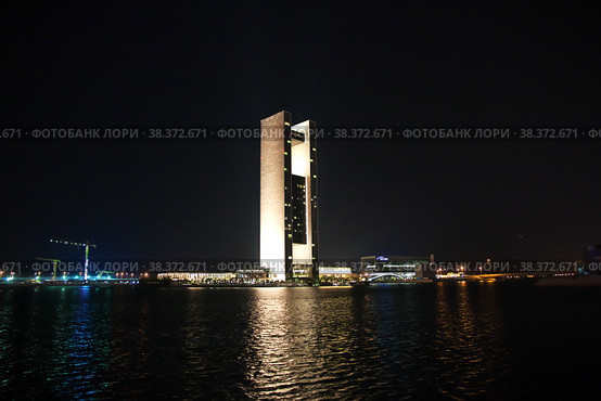 The skyscraper in Bahrain Financial Harbour, Manama, Bahrain (2017 год). Стоковое фото, фотограф Сергей Стрелков / Фотобанк Лори
