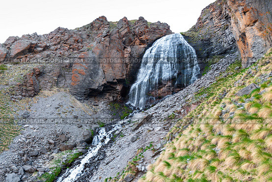The stormy waterfall "maiden braids" falling from a vertical rocky wall. The mountains of the North Caucasus. Russia. Стоковое фото, фотограф Константин Лабунский / Фотобанк Лори