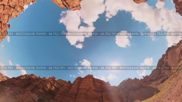 The sun and sky are surrounded by canyon rocks.Kazakhstan. Charyn Canyon. 08/31/2024. Стоковое видео, видеограф Ярославский Максим / Фотобанк Лори
