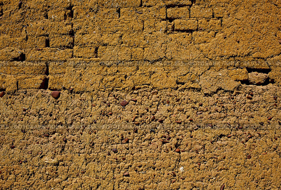The way of saint James adobe mud walls at Palencia Spain. Стоковое фото, агентство Ingram Publishing / Фотобанк Лори