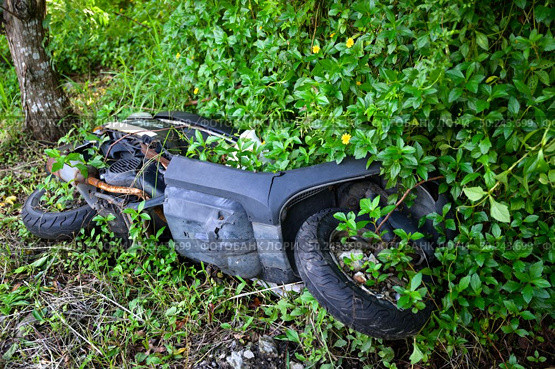 The wreck of a motorcycle. Стоковое фото, агентство Ingram Publishing / Фотобанк Лори
