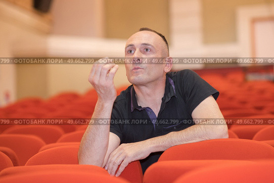 theatre director ready to direct. Стоковое фото, агентство Ingram Publishing / Фотобанк Лори