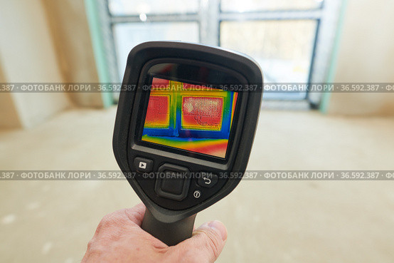 thermal imaging camera inspection of window building. check heat loss. Стоковое фото, фотограф Дмитрий Калиновский / Фотобанк Лори