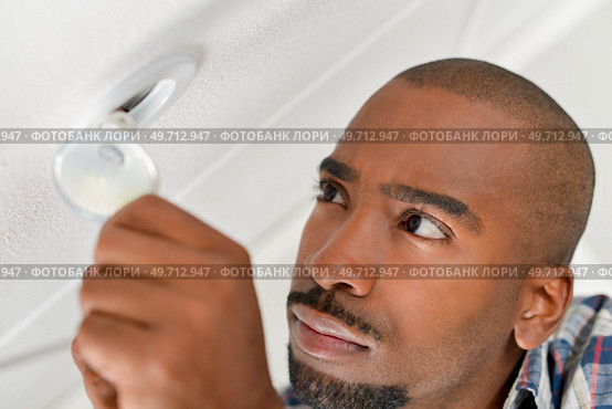 Time to replace this bulb. Стоковое фото, агентство Ingram Publishing / Фотобанк Лори