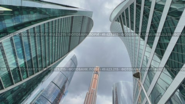 Timelapse of the Moscow City Empire and Transneft towers against a cloudy sky. Russia. Moscow. 12.06.25. Редакционное видео, видеограф Ярославский Максим / Фотобанк Лори