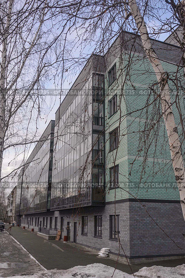 Типовой  фасад многоквартирного жилого дома . Концепция продажи нежвижимости. Редакционное фото, фотограф Сергеев Валерий / Фотобанк Лори
