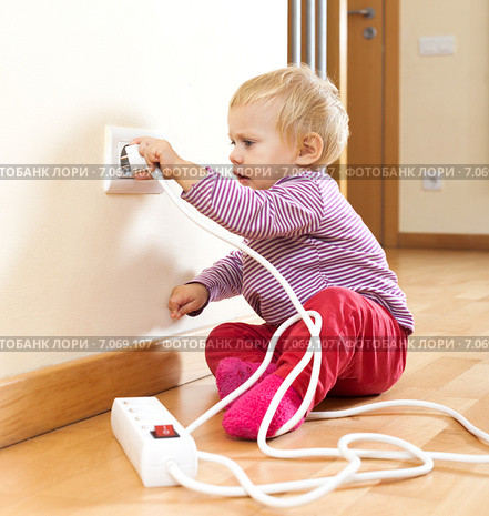 Toddler playing with electric equipment. Стоковое фото, фотограф Яков Филимонов / Фотобанк Лори