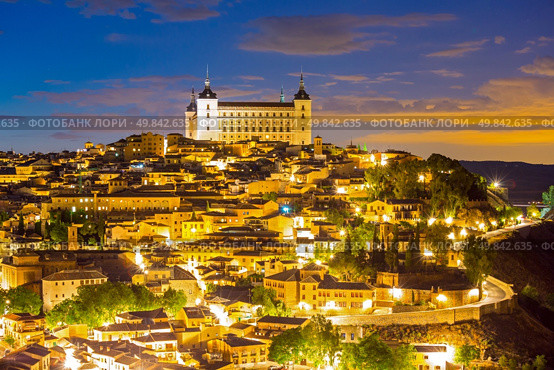 Toledo Cityscape at dusk Madrid Spain. Стоковое фото, агентство Ingram Publishing / Фотобанк Лори
