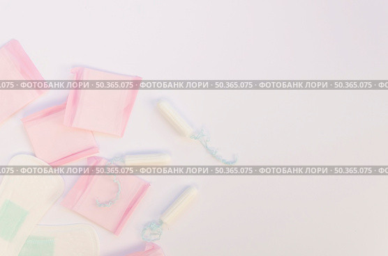 top view assortment wrapped pads tampons. Стоковое фото, агентство Ingram Publishing / Фотобанк Лори