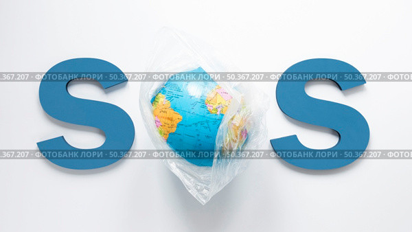 top view globe with sos. Стоковое фото, агентство Ingram Publishing / Фотобанк Лори
