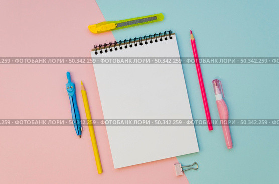 top view notebook with colorful pens. Стоковое фото, агентство Ingram Publishing / Фотобанк Лори