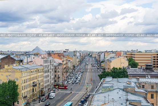 Top view of Ligovsky Prospekt in the historical center of St. Petersburg (2023 год). Редакционное фото, фотограф Евгений Харитонов / Фотобанк Лори