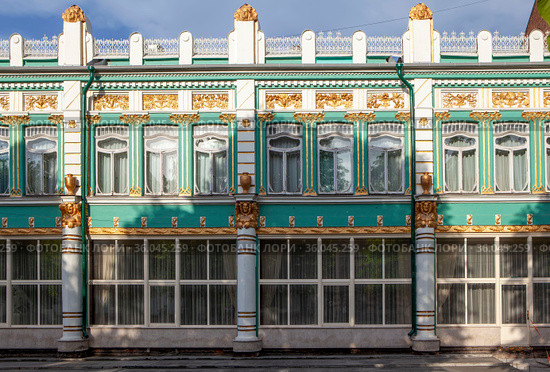 Торговый дом Оганова на проспекте Мира, 12. Владикавказ, Северная Осетия, Россия (2021 год). Стоковое фото, фотограф Сергей Афанасьев / Фотобанк Лори