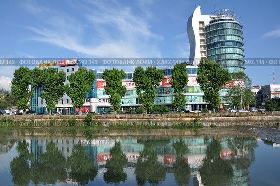 Торговый комплекс "Александрия" в Сочи (2011 год). Редакционное фото, фотограф Анна Мартынова / Фотобанк Лори