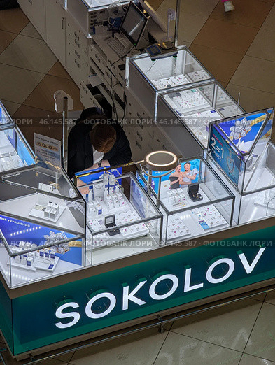 Торговый павильон ювелирного магазина sokolov в торгово-развлекательном центре. Редакционное фото, фотограф Юлия Юриева / Фотобанк Лори