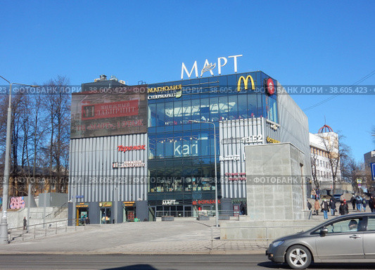 Торговый центр «Март». Большая Семёновская улица, 17а. Район Преображенское. Город Москва (2022 год). Редакционное фото, фотограф lana1501 / Фотобанк Лори
