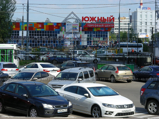 Торговый центр "Южный". Кировоградская улица, 9, копрус 4. Район Чертаново Северное. Город Москва (2014 год). Редакционное фото, фотограф lana1501 / Фотобанк Лори