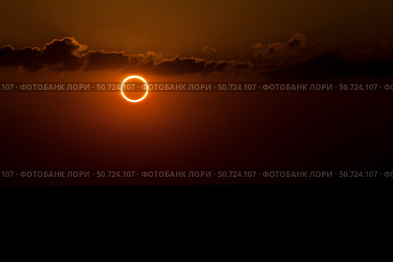 Totality during annular solar eclipse with ring of fire. Стоковое фото, фотограф Phillip Jones/Stocktrek Images / ТАСС / Фотобанк Лори