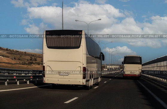 Tour Buses travel along road. Стоковое фото, фотограф Юрий Бизгаймер / Фотобанк Лори