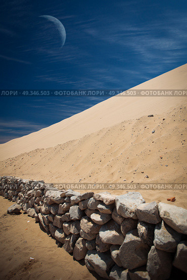 Tourists travel through the dunes in the Atacama Desert. Oasis of Huacachina, Peru, South America. moon shines. Стоковое фото, агентство Ingram Publishing / Фотобанк Лори