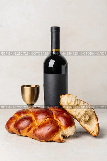 Traditional challah bread with wine on white background. Shabbat Shalom. Стоковое фото, фотограф Pixel_shot / Фотобанк Лори