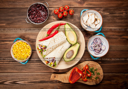 Traditional mexican tortilla wrap with a mix of ingredients. Tortilla with a mix of ingredients. Стоковое фото, агентство Ingram Publishing / Фотобанк Лори