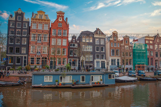 Traditional old buildings in Amsterdam, the Netherlands. Стоковое фото, агентство Ingram Publishing / Фотобанк Лори