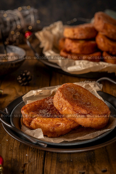 Traditional Portuguese Christmas Rabanadas. Spanish Torrijas on kitchen countertop. Стоковое фото, агентство Ingram Publishing / Фотобанк Лори