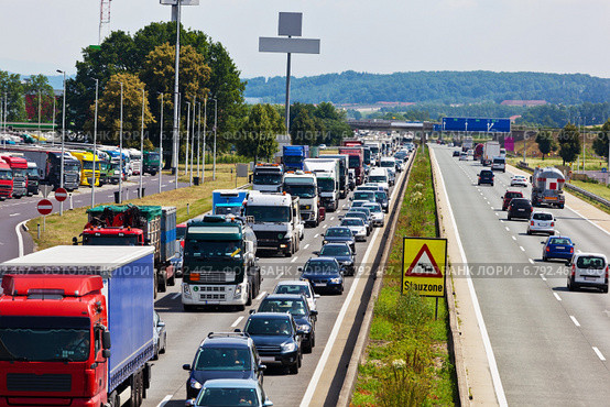 traffic jam on highway. Стоковое фото, фотограф Erwin Wodicka / Фотобанк Лори